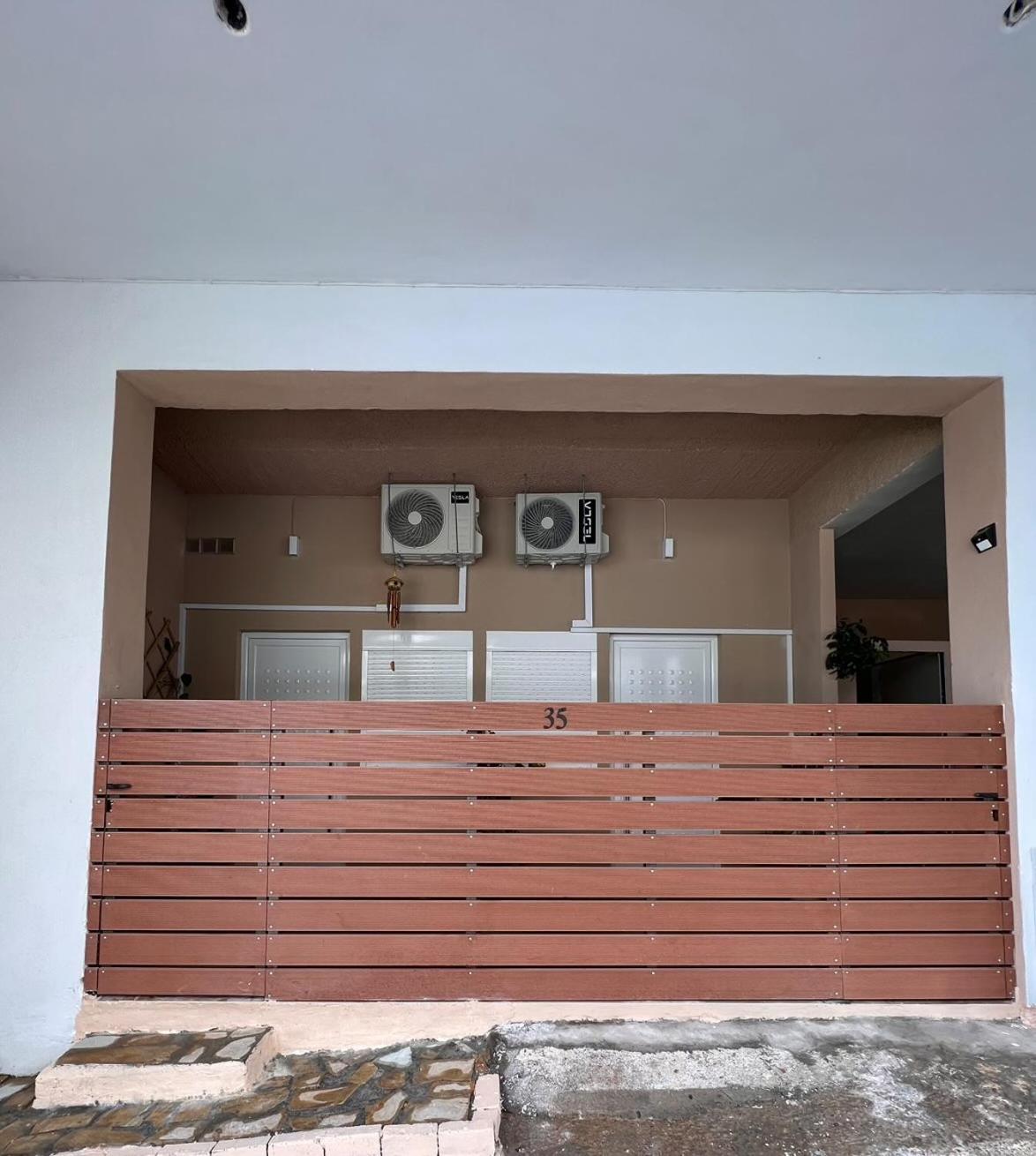 Luxury Black And White Interior Apartments 칼라마타 외부 사진